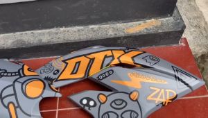 DECAL STIKER KLX NEW DTRACKER 150 HITAM ABU OREN MOTIF GRAFIS DOODLE D-A4-247