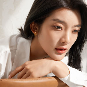 ZHOU LIU FU 周六福 24K Gold Earrings for Women Hypoallergenic Gold Stud Earrings Square Lightweight Fashion Small Earrings for Mom Teen Girls Gifts