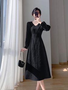 Elegant Black Long Sleeve Dress Slimming French Waist Design V-Neck Midi Dress Autumn Winter New Style Womens Fashion Dress