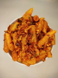 Kulit lumpia kering / lumring kriuk / cemilan kulpi ori pedas manis gurih daun jeruk / cemilan hari raya lebaran