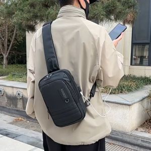 LENOBI - Tas Selempang Pria USB Port Sling Bag Cowok Casual Multifungsi - Tas Fashion Pria