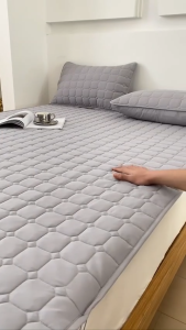 Waterproof Mattress Cover Quilted Mattress Pad Breathable Mattress Protector