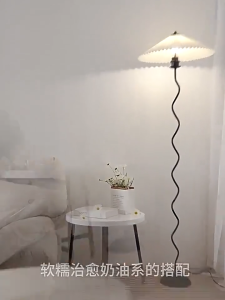 LED Floor Lamp Simple And Creative Atmosphere Lamp Comfortable Living Room Bedroom Decoration Lamp