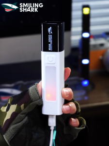 Đèn pin siêu sáng Với đèn bên COB Có thể phóng to 5 chế độ Type-C Đèn báo pin sạc chống nước