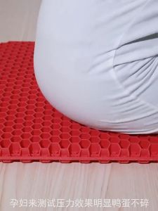 【Free Black Cloth Cover】Big Size Gel Honeycomb Cushion Egg Cushion Car Office Cushion Cool And Breathable Ice Cushion Flexible Ice gel Cooling Pad Seat Cushion with Black Non-slip Comfortable Massage Seat