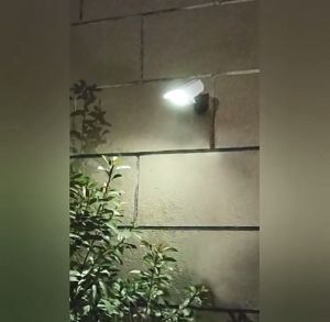 (Mua 1 tặng 1)Đèn Năng Lượng Mặt Trời Giả Camera Chống Trộm - Có Điều Khiển Cảm Biến Chống Nước Tiết Kiệm Điện