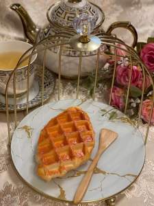 โมเดลครอฟเฟิ้ล Croffle ราคาดังกล่าวเป็นราคาเฉพาะครอฟเฟิ้ล ไม่รวมภาชนะอุปกรณ์ตกแต่ง จับแล้วนิ่มเหมือนจริงมากๆ มีกลิ่นหอมด้วยคะ