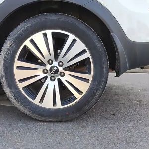 Chai Xịt Đánh Bóng Lốp Xe Làm Mới Bảo Vệ Vỏ Lốp Xe Bảo Dưỡng Chống Nứt Bánh Xe ( 650ml )