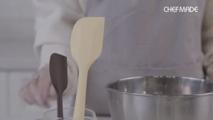 CHEFMADE Bộ 2 Cây Vét Bột Silicon Chống Dính Chịu Nhiệt Lõi Trong Bằng Thép Không Gỉ Được FDA Phê Chuẩn Để Nướng Trộn Phết & Ướp 10.9 "X 2.2" (Màu Vàng) 8 "X 1.6" (Màu Nâu) WK9154