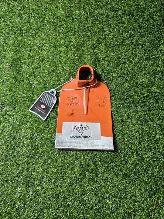 จอบตราเพชร 2 ปอนด์สำหรับขุดดินและถากหญ้า