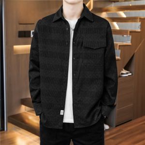 HENGYUANXIANG | เสื้อเชิ้ตแขนยาวทรงหลวมสำหรับผู้ชาย เสื้อเชิ้ตลายทาง ดีไซน์เรียบง่าย สไตล์ลำลอง สำหรับฤดูใบไม้ผลิ