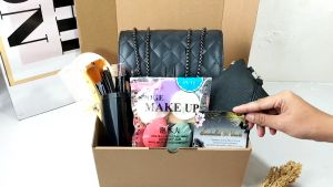 Hampers kado ulang tahun cewek hadiah pernikahan anniversary wedding gift set wisuda tas wanita