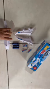 MAINAN PESAWAT TERBANG AIRBUS BISA BERJALAN DAN BERGERAK / MAINAN ROBOT PESAWAT AIRPLANE / MAINAN PESAWAT