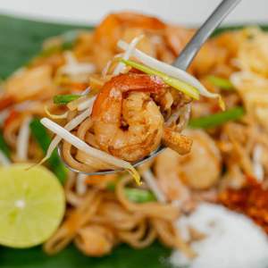 ซอสผัดไทยผัดไทยธ ธง ขนาด750กรัมอร่อยทำง่ายทำได้หลายเมนูอร่อย