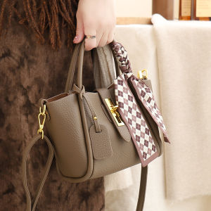 Chic Commuter Ladies Handbag Elegant Bucket Bag Vegetable Basket Design Fashionable Tote Bag for Women Soft PU Leather Shoulder Bag