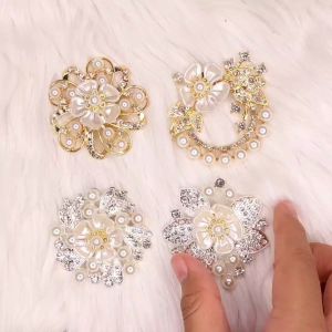 4 Model Bros Peniti & Aksesoris Hijab dan Jilbab