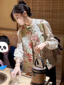 Elegant Chinese Style Female Fashionable Jacquard Embroidered Gilet