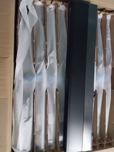 1 cái loa hãng kết nối  Bluetooth của hàn quốc sản xuất kiểu dáng sang trọng kích thước dài 55cm ngang 10cm cao 4cm Loa có 4 kênh 2 bass và 2 treble