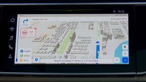 Vietmap Live Pro có tính năng Car Play và Android Auto dẫn đường cho oto có đầy đủ cảnh báo giao thông