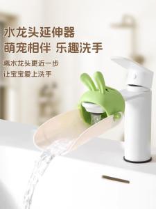 Kitchen & Bathroom Sink Silicone Extension Splash Proof Faucet Adapter: A Cute Child Lengthening Water Guide
