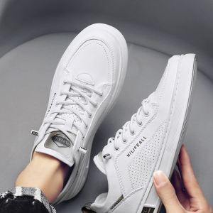 รองเท้าทำงานผู้ชาย ระบายอากาศได้ดี ทนทาน ทนทานต่อการลื่น รองเท้ากีฬาลำลอง รองเท้าหนังสีดำ รองเท้าบอร์ด รองเท้าแฟชั่นสำหรับผู้ชาย