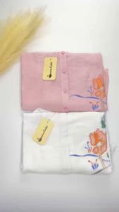 SWANLAKE | Áo Kiểu Trung Niên Cài Nút Cổ Trụ Phối Chiffon Phom Rộng Thoải Mái Vải Tơ Cao Cấp Thêu Họa Tiết Thanh Lịch Tặng Mẹ Bà - A10975LW01