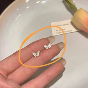 ต่างหูผีเสื้อเงินแท้ขนาดเล็กหรูหราสำหรับผู้หญิง ต่างหูรูปผีเสื้อฤดูร้อนที่สวยงามและหรูหรา ต่างหูแบบใหม่ปี 2024 ดีไซน์เก๋ไก๋และทันสมัย