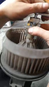 เครื่องมือถอดบูชพัดลมเป่าตู้แอร์รถยนต์ เครื่องมือแข็งแรง ช่วยถอดบูชออกได้ง่ายใช้งานสะดวก