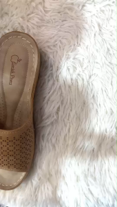 รองเท้าสุขภาพหญิง Enrichs Piner งานเย็บสุดประณีต ใส่ทน ใช้งานได้นาน ดีไซน์เรียบหรู สวยทุกมุมมอง น้ำหนักเบา เดินสบายไม่เมื่อย พื้นสูง 1 นิ้ว  สีแทนสุดคลาสสิก มีให้เลือกตั้งแต่ขนาด 37-41  ไม