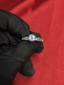 Selamat Datang di Diamcity Jewelry Flagship Store: Cincin Pasangan Silver 1 Karat Moissanite 925