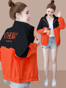 เสื้อแจ็คเก็ตกันแดดทรงหลวมสไตล์ลำลองสำหรับผู้หญิงฤดูร้อนปี 2025 เสื้อกั๊กเบสบอลสีบล็อกสีตัดกันแขนยาวคอโปโล