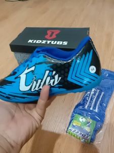 KIDZTUBS Sepatu Futsal Anak Anak Laki Laki Perempuan Cowok Cewek Tanggung Kecil Umur Usia TK SD SMP 1 2 3 4 5 6 7 8 9 0 Tahun SEPATU FUTSAL 1654103024