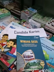 Buku Bahasa Sunda Kelas 8B SMP Wiwaha Basa Kurikulum Merdeka