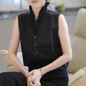 Scalloped Trim V-Neck Sleeveless Shirt