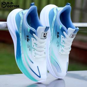 D.D.COTTON รองเท้ากีฬาพื้นนิ่มสำหรับผู้ชาย สไตล์เกาหลี ตาข่ายระบายอากาศ รองเท้าลำลอง ใส่สบาย รองเท้าวิ่งเบาพิเศษ