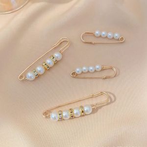 4PCS Waist Adjustment Uniform Clothing Extended Buckle And Waist Adjustment Buckle Pearl Broocated Fashion Decorative Accessorie