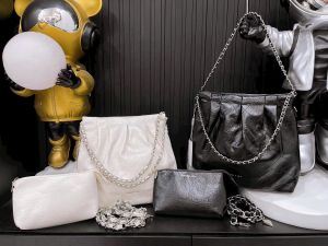 [CHUẨN HÃNG] Túi nữ hobo sét 2 da bóng mướt xinh xuất sắc tiện dụng dây xích bạc (Size 30