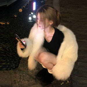 Elegant Short Fox Fur Coat Young Womens Integrated Leather And Fur Outerwear Warm Pure Color Korean Style Commute Fashion