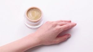 Mặt nạ ngủ chứa tinh chất vàng 24k chống lão hóa trắng sáng da giảm nếp nhăn cải thiện độ ẩm và tăng đàn hồi da - Atomy Absolute Gold Night mask 50ml - 앱솔루트 24K 골드 나이트 마스크 - Атоми Абсолют Ночная маска 24к золото
