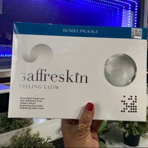 Saffreskin Feeling Glow Cloud Wash Facial Foam