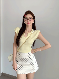 Korean Style Short Sleeve Knitted T-Shirt Womens Slim Fit Yellow Inner Shirt Summer New Arrival Shoulder Width Regular V-Neck