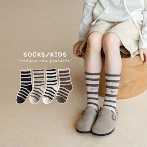 ถุงเท้าเด็กผ้าฝ้ายแท้ครึ่งแข้งลายทางสีน้ำตาลย้อนยุคสำหรับฤดูใบไม้ผลิและฤดูใบไม้ร่วง ถุงเท้าเด็กผู้ชายสั้นสำหรับฤดูใบไม้ร่วง