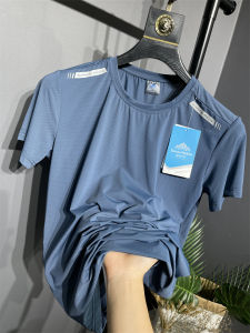 ฤดูร้อน เสื้อยืดแขนสั้นกีฬาพิมพ์ลายสีทึบของผู้ชายเลเซอร์เจาะรู ระบายอากาศได้ดี คอกลมแห้งเร็ว