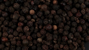 ซื้อ ยกลัง ถูกกว่า พริกไทยดำอบแห้ง ไร้สาร 100% Dried black pepper ตรากอเงินฟาร์ม ขนาด 200 กรัม บรรจุ 36 ห่อ/ลัง