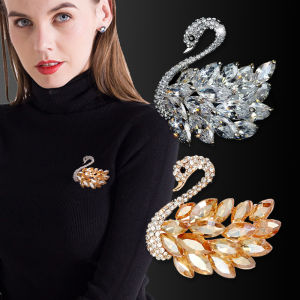 Charming Crystal Swan Brooch Fashion Jewelry Rhinestone Animal Brooch For Women and Girls Cubic Zirconia Bird Brooch Decorate