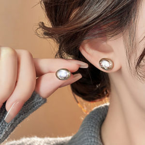 ต่างหูไข่มุกเงินแท้ 925 ทรงกลม สำหรับผู้หญิง ต่างหูแบบใหม่ปี 2025 ดีไซน์หรูหรา ดีไซน์เก๋ไก๋ ต่างหูแบบอื่นๆ