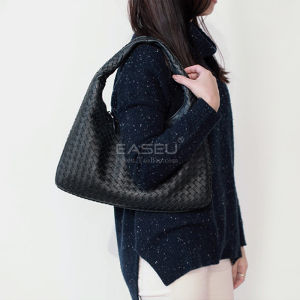 2023 New Womens Leather Woven Handbag Simple Fashion Single Shoulder Large Capacity Commuter Bag Ladies Versatile Bag