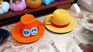 Ly Cà Phê Anime Kèm Đế Hình Mũ Luffy Ace Sabo Ba Anh Em Chất Liệu Gốm Sứ Thân Thiện Với Môi Trường Quà Sinh Nhật Cho Trẻ Em