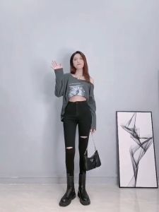 Quần Jean Nữ Lưng Cao AMILY màu đen trơn rách gối dáng Skinny Tôn Dáng