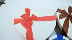 Box Kado Hadiah & Kotak Kado Hard Box: Pilihan Ideal untuk Acara Anda